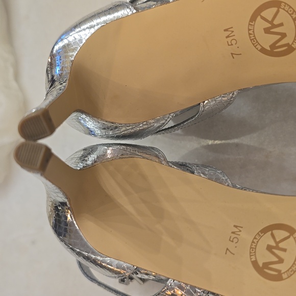 NWOT MICHAEL Michael Kors Kimberly Snake Embossed Leather Sandal in Size 7.5 - Picture 10 of 10